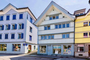 Farbige Wohnung Zentral